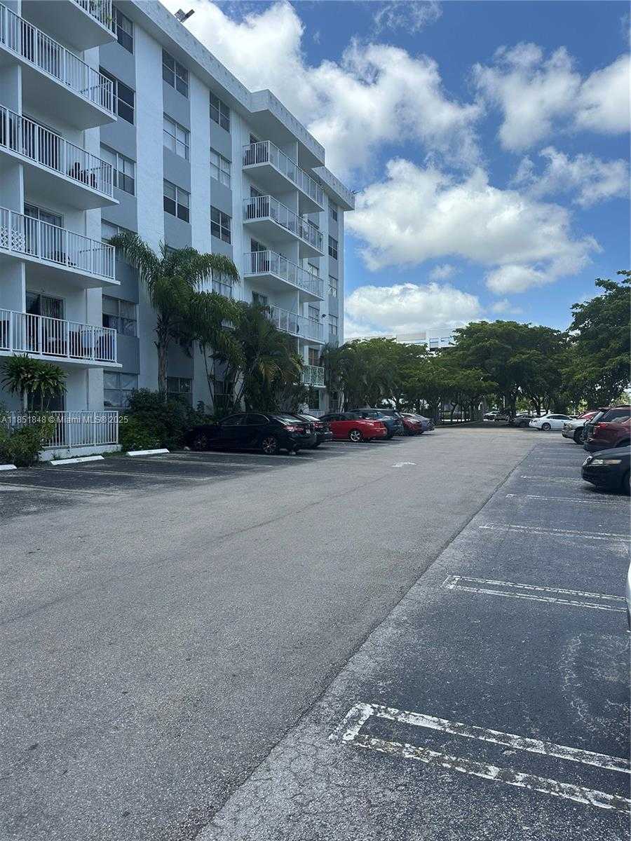 Small Image of 16465 NORTH EAST 22ND AVE #212, North Miami Beach Number 2