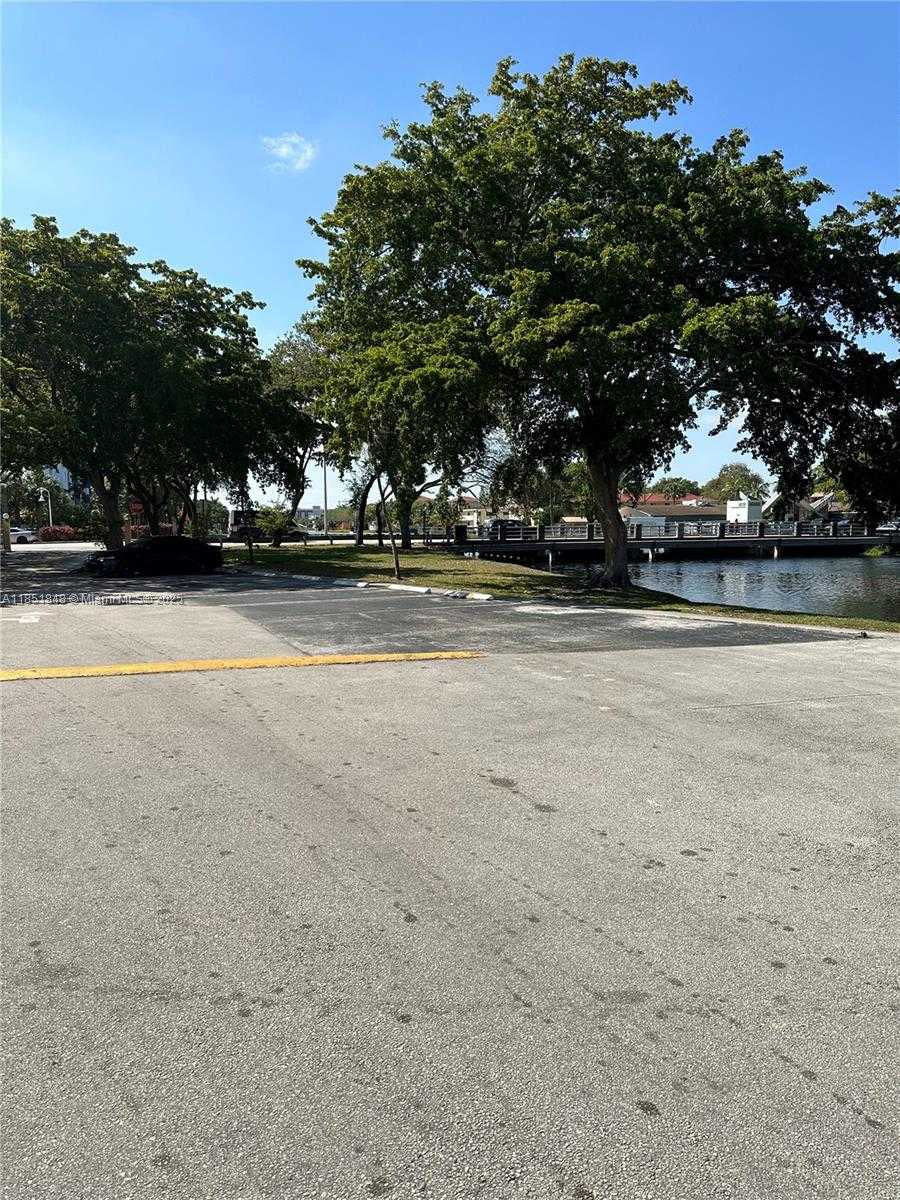 Small Image of 16465 NORTH EAST 22ND AVE #212, North Miami Beach Number 5