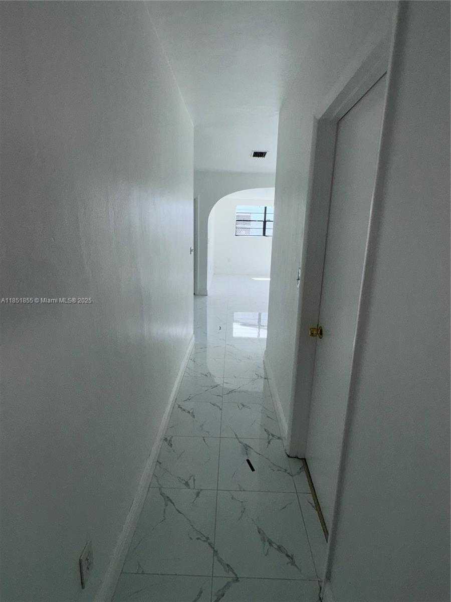 Small Image of 10840 SOUTH WEST 222ND DR, Miami Number 10
