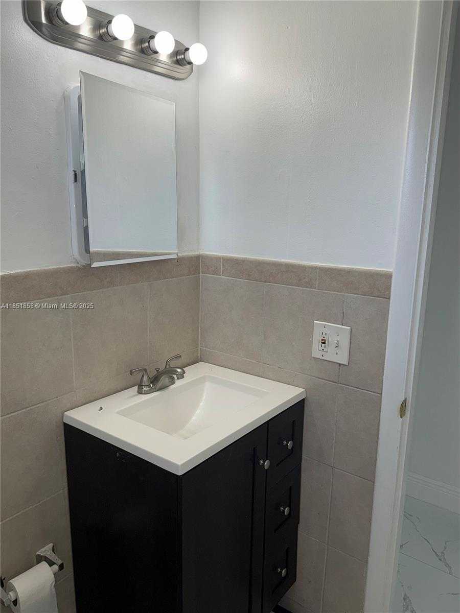 Small Image of 10840 SOUTH WEST 222ND DR, Miami Number 11