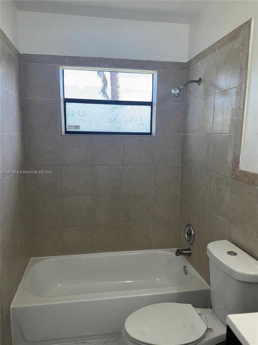 Small Image of 10840 SOUTH WEST 222ND DR, Miami Number 12