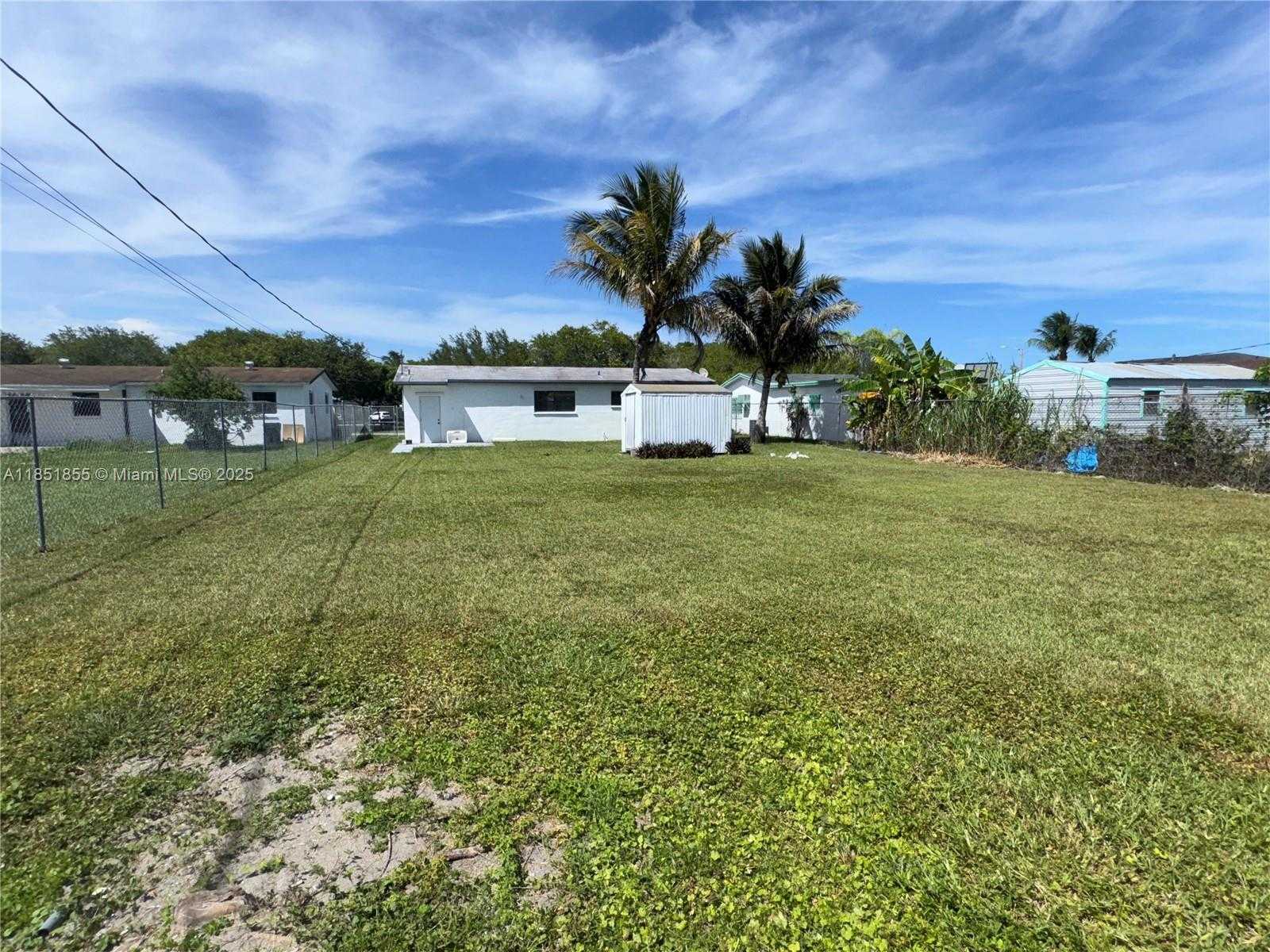 Small Image of 10840 SOUTH WEST 222ND DR, Miami Number 21