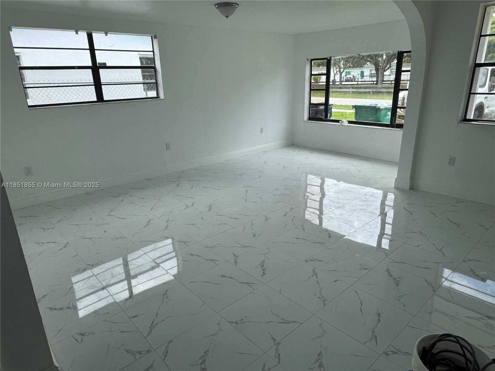 Small Image of 10840 SOUTH WEST 222ND DR, Miami Number 3
