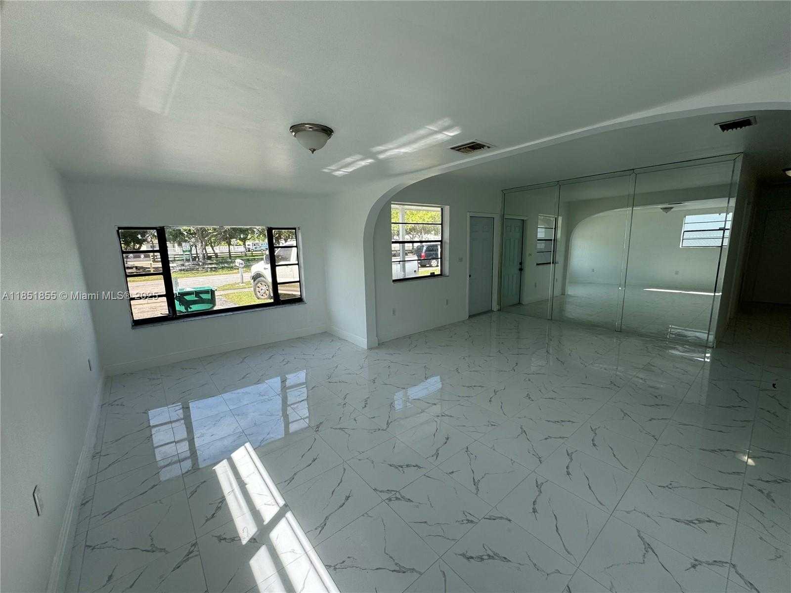 Small Image of 10840 SOUTH WEST 222ND DR, Miami Number 4
