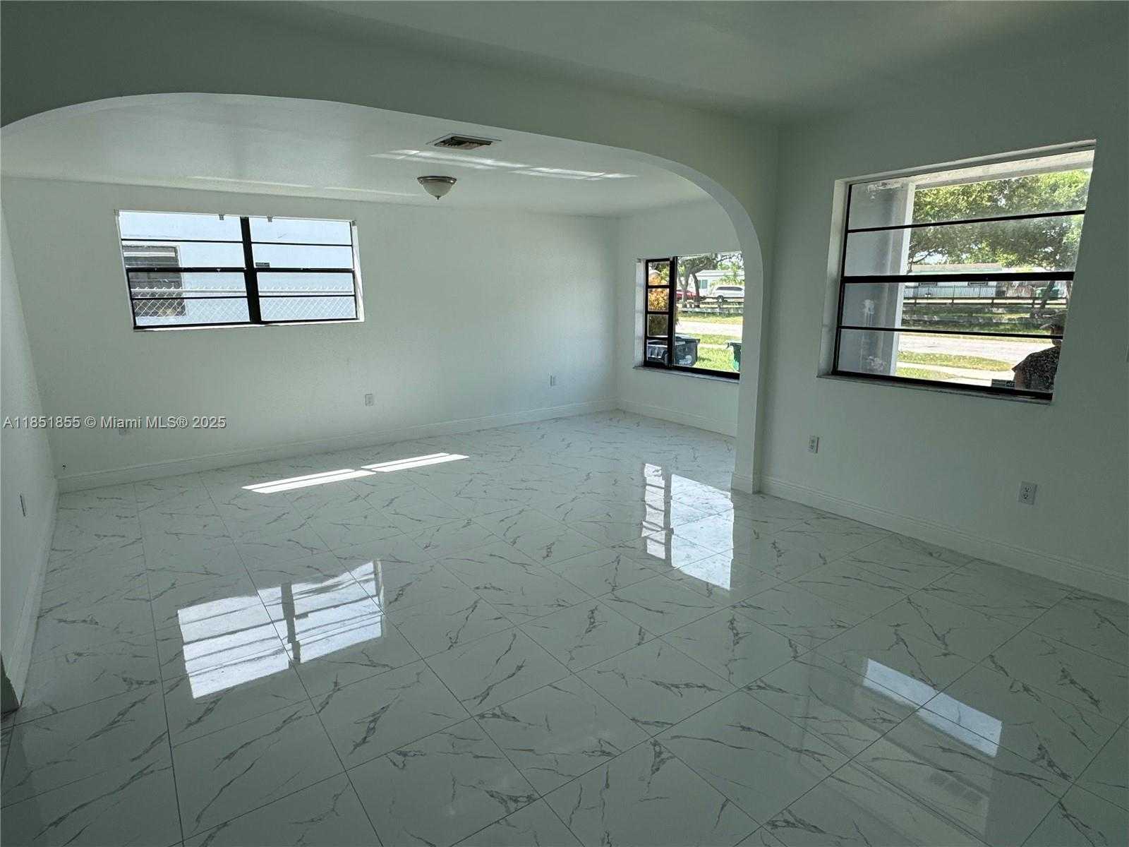 Small Image of 10840 SOUTH WEST 222ND DR, Miami Number 5