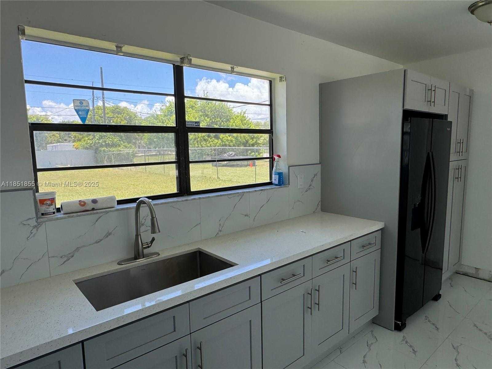 Small Image of 10840 SOUTH WEST 222ND DR, Miami Number 7