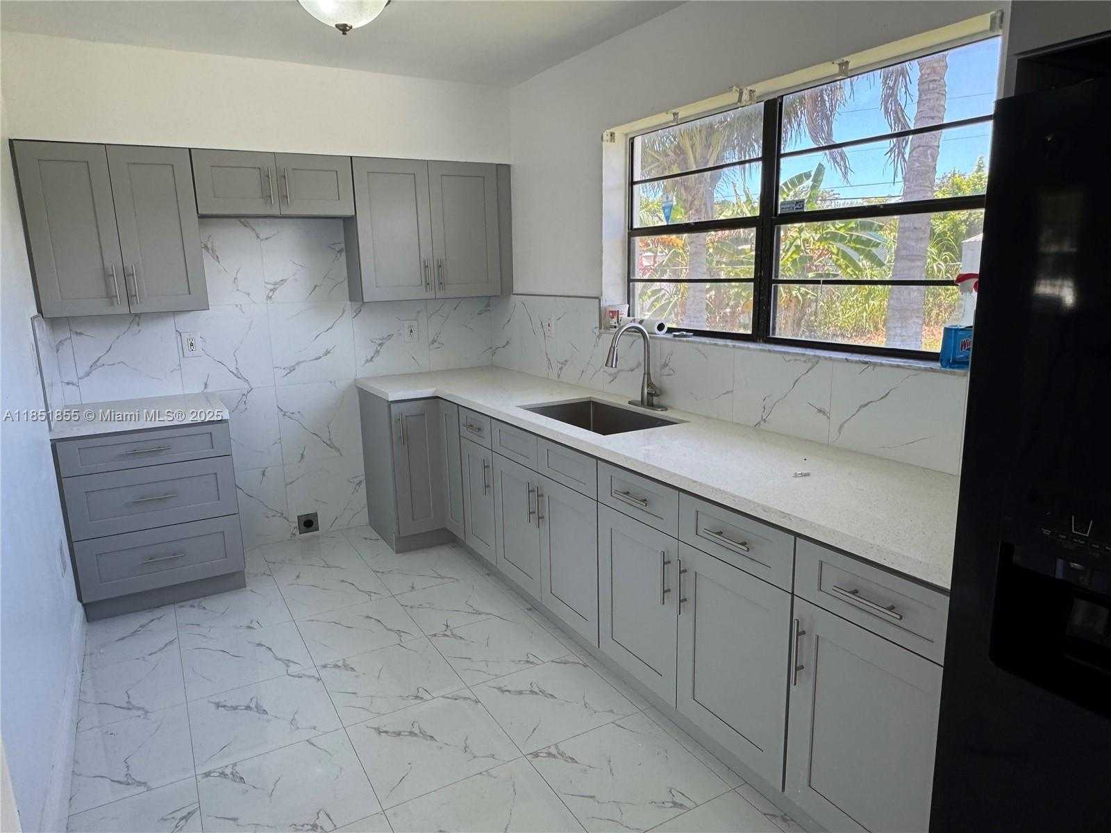 Small Image of 10840 SOUTH WEST 222ND DR, Miami Number 8