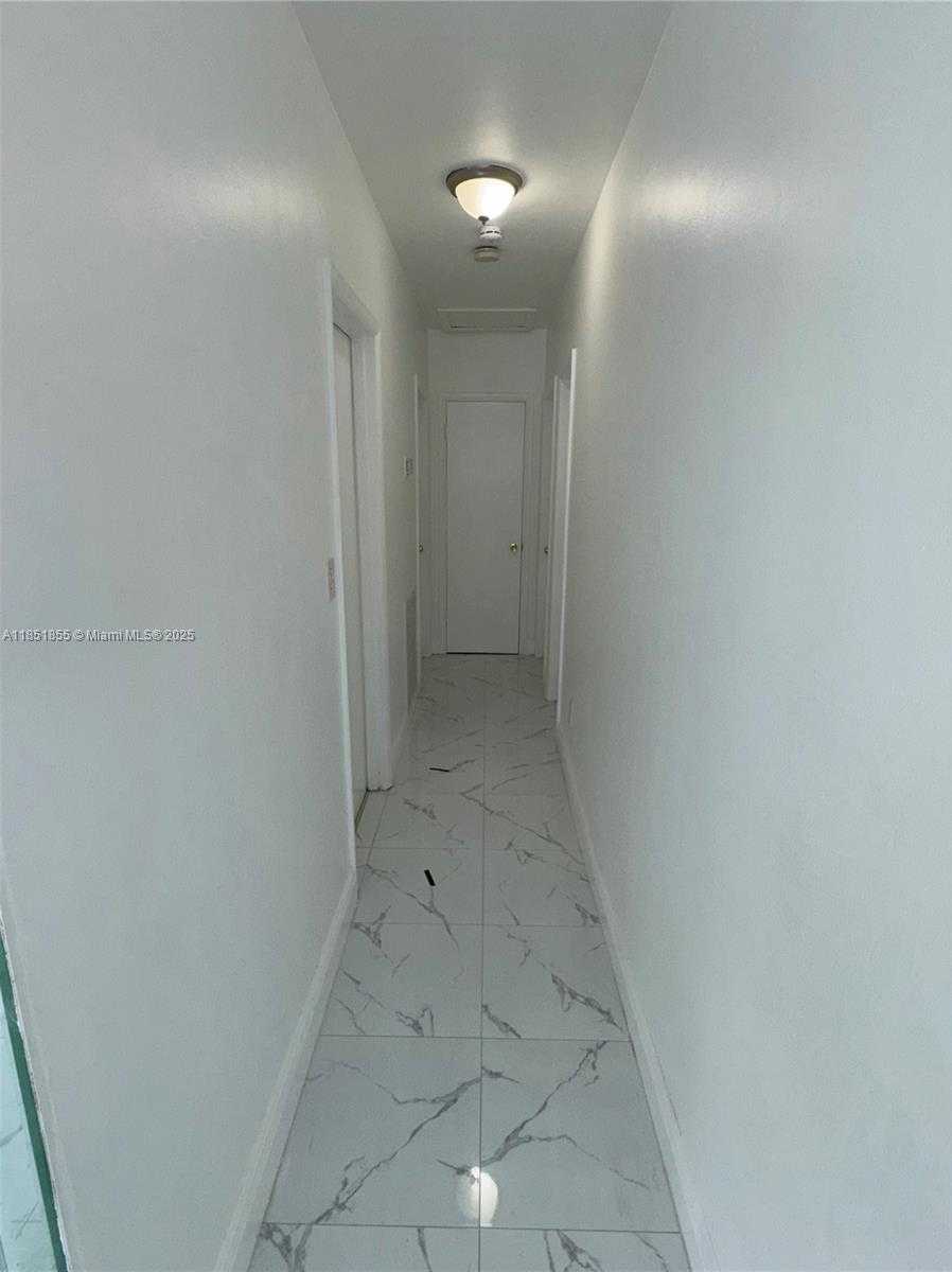 Small Image of 10840 SOUTH WEST 222ND DR, Miami Number 9