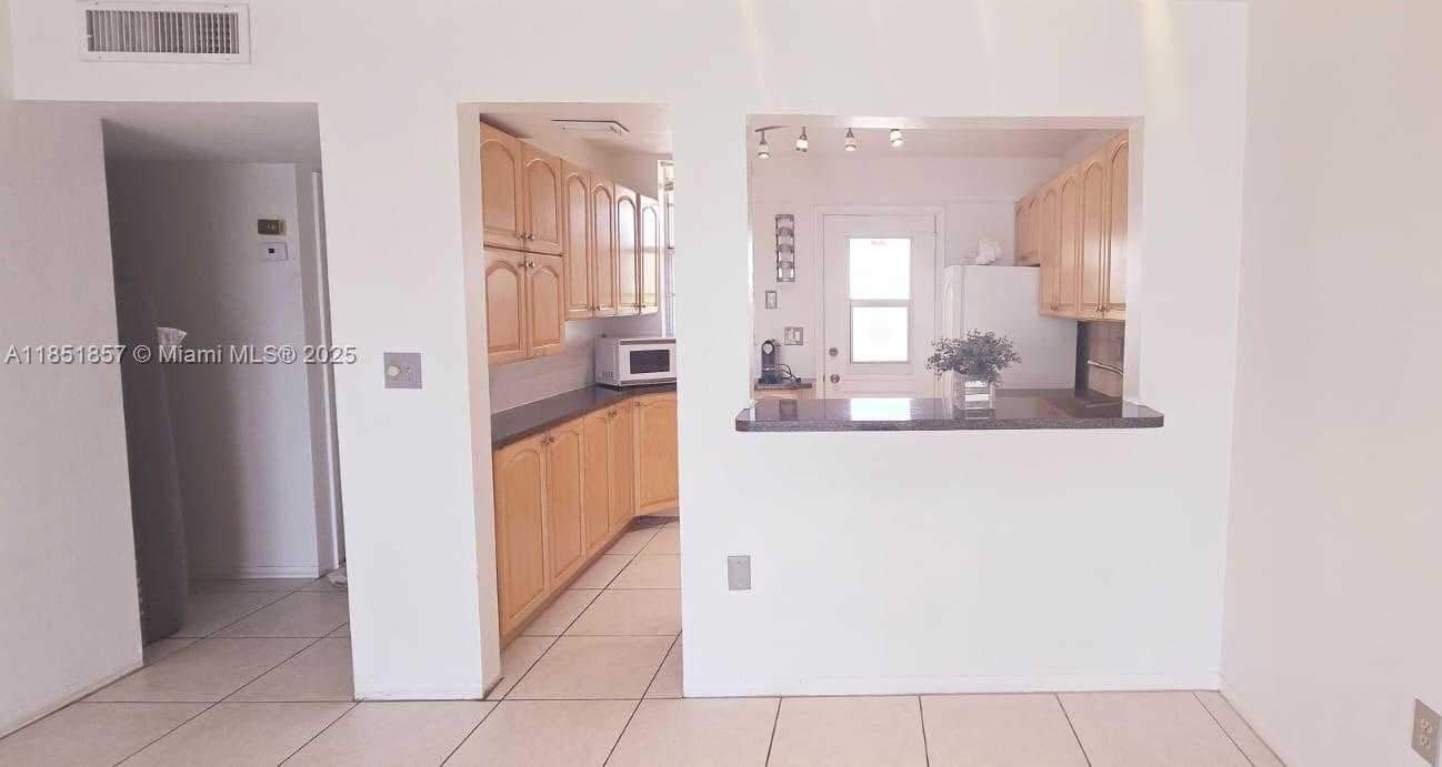 Small Image of 3020 MARCOS DR #S312, Aventura Number 11