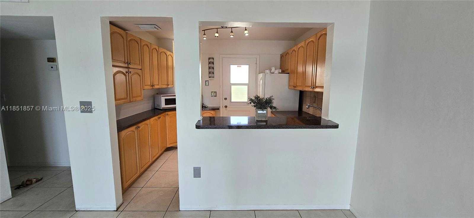Small Image of 3020 MARCOS DR #S312, Aventura Number 2