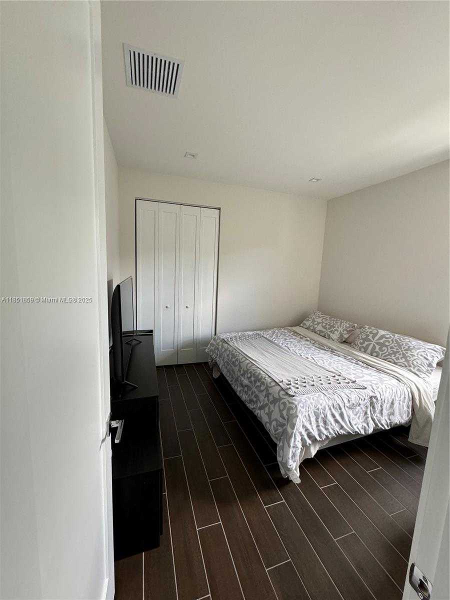 Small Image of 8283 NORTH WEST 47TH LN, Doral Number 13