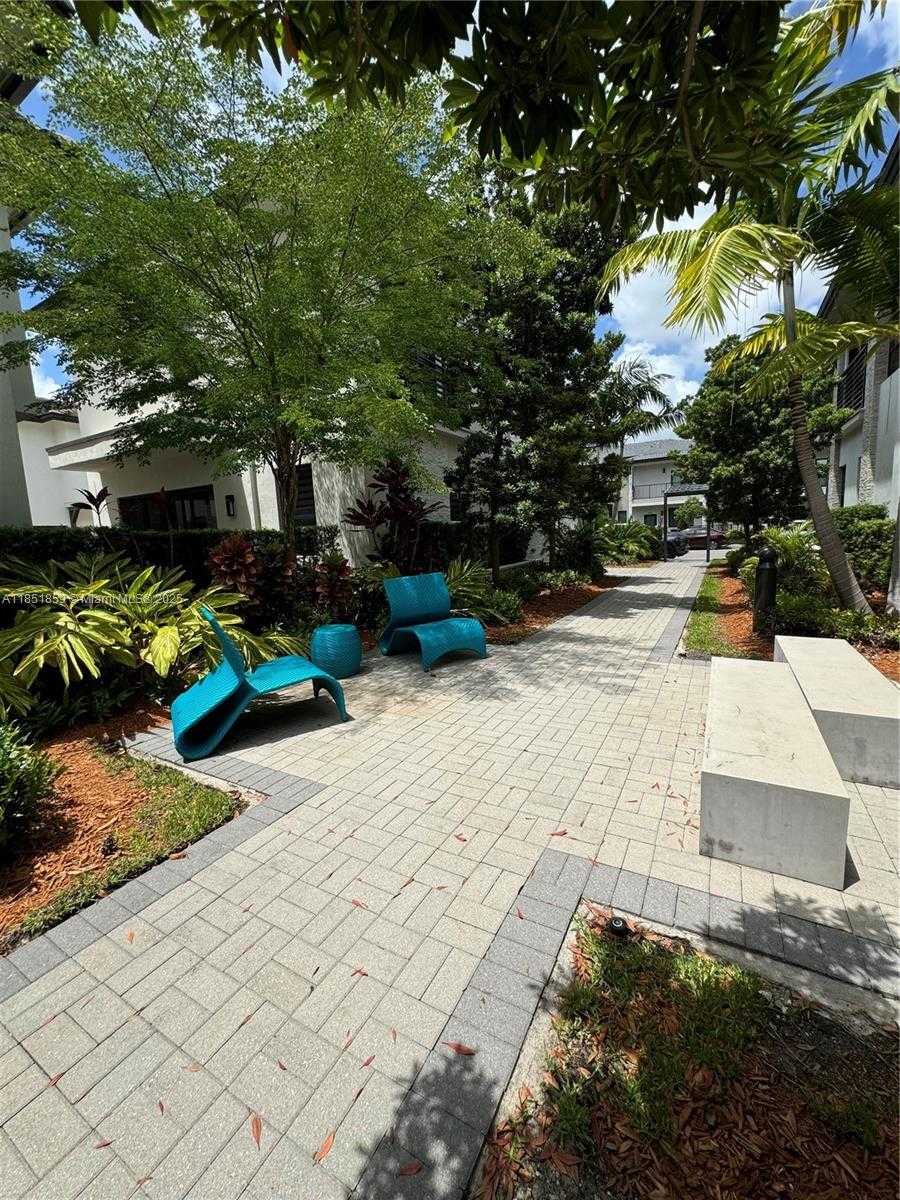 Small Image of 8283 NORTH WEST 47TH LN, Doral Number 3