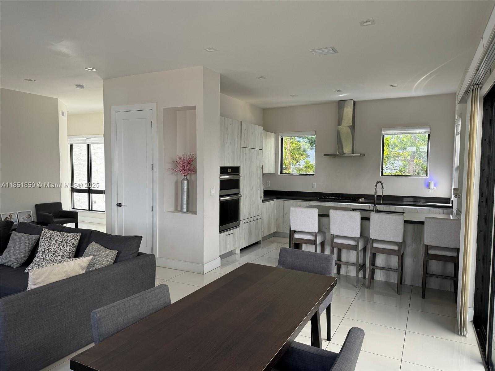 Small Image of 8283 NORTH WEST 47TH LN, Doral Number 6