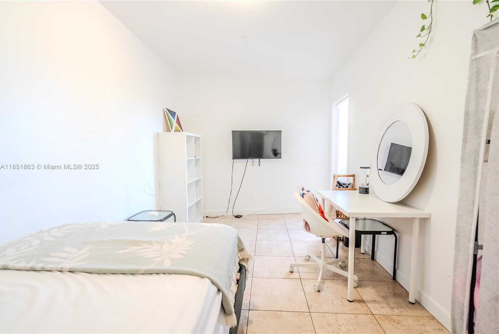 Small Image of 7441 WAYNE AVE #2H, Miami Beach Number 15