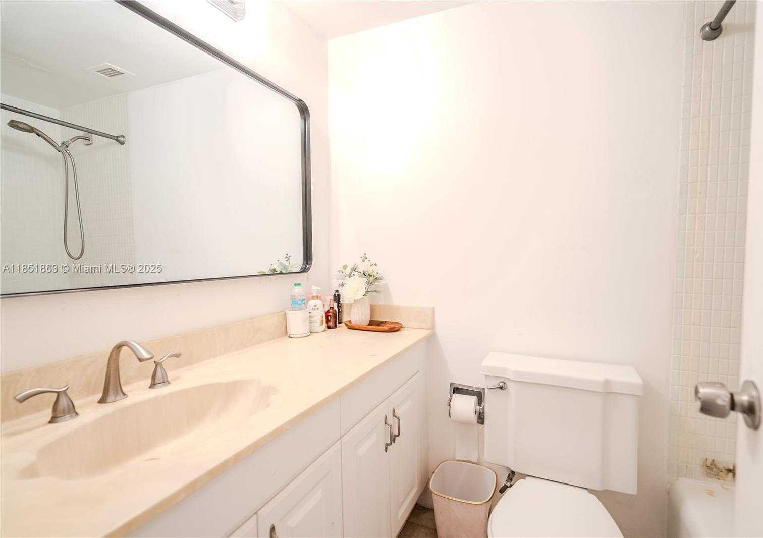 Small Image of 7441 WAYNE AVE #2H, Miami Beach Number 20