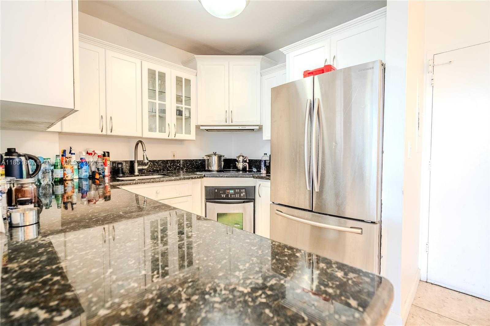 Small Image of 7441 WAYNE AVE #2H, Miami Beach Number 5