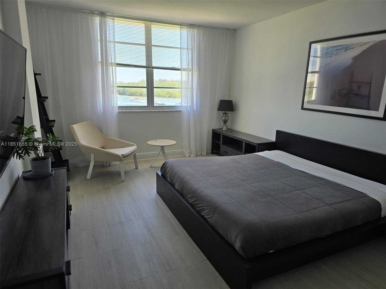 Small Image of 500 BAYVIEW DR #424, Sunny Isles Beach Number 16