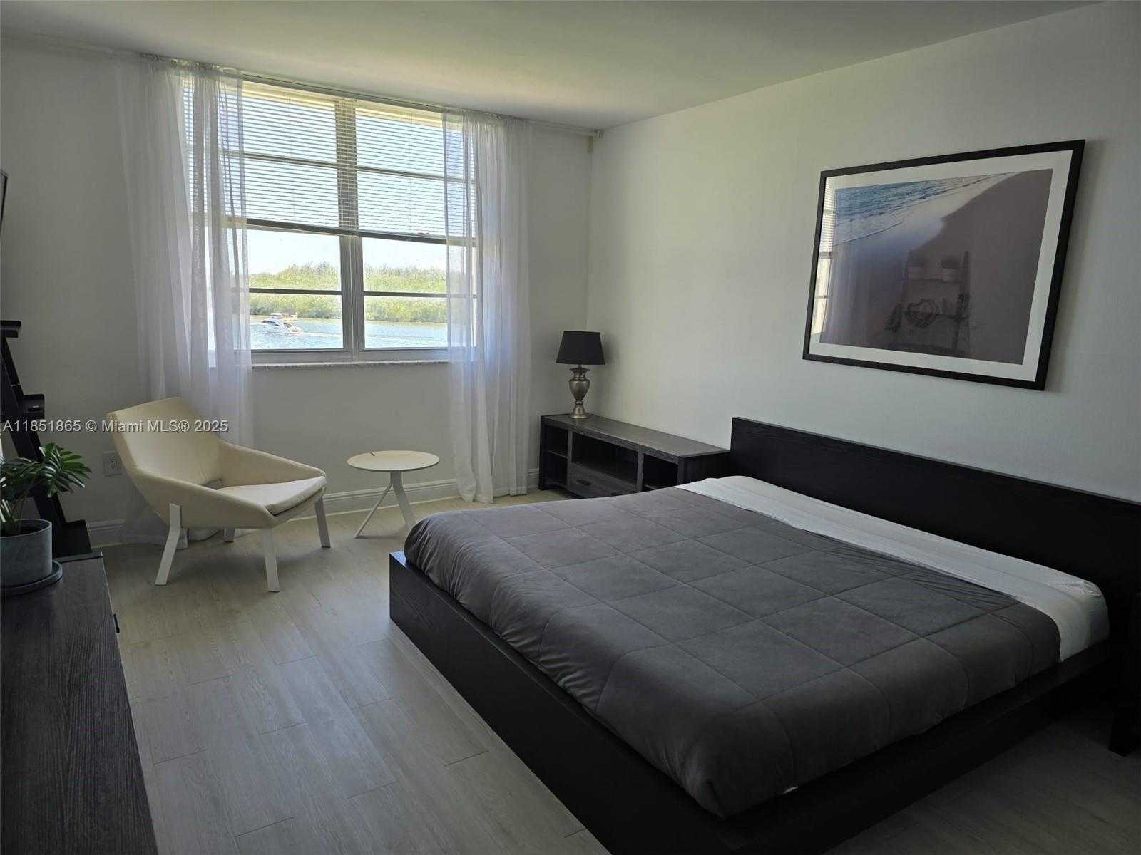 Small Image of 500 BAYVIEW DR #424, Sunny Isles Beach Number 19