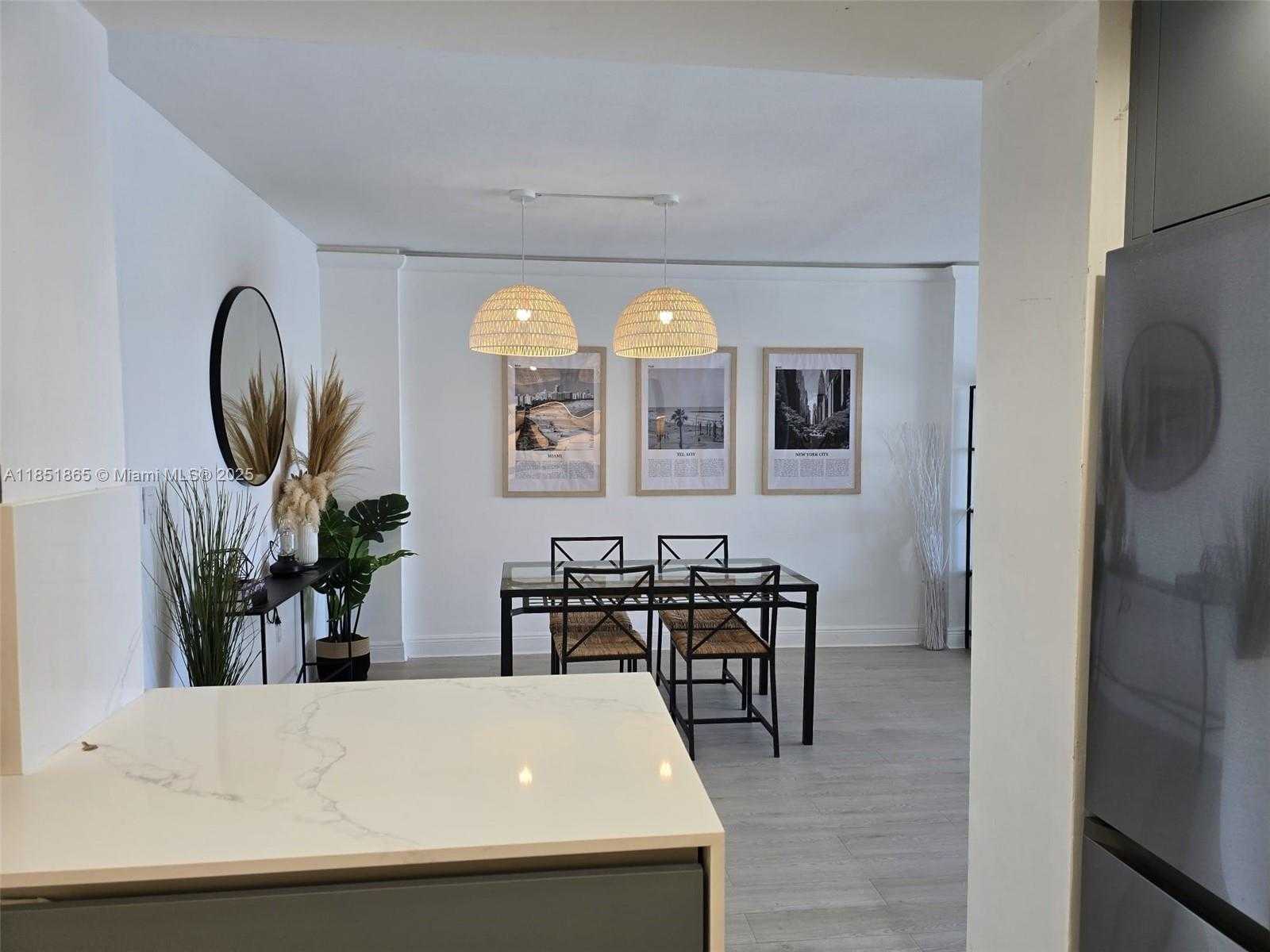 Small Image of 500 BAYVIEW DR #424, Sunny Isles Beach Number 3