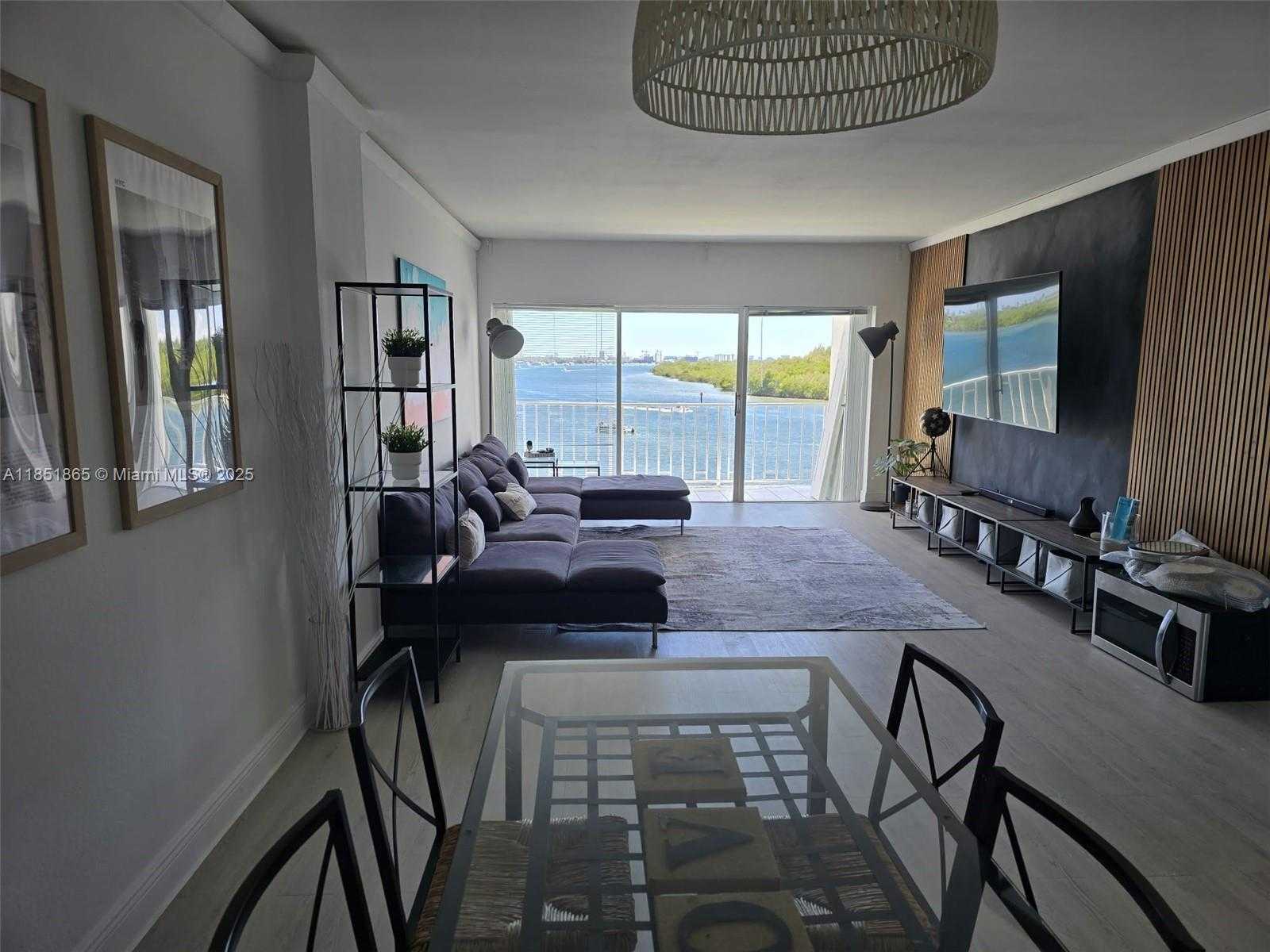 Small Image of 500 BAYVIEW DR #424, Sunny Isles Beach Number 5