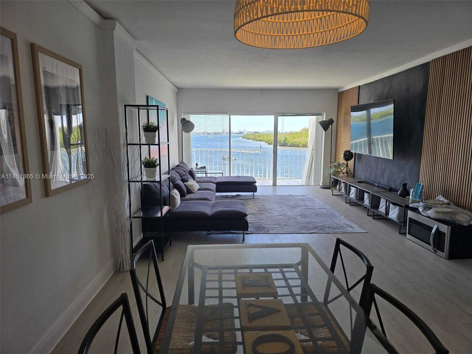 Small Image of 500 BAYVIEW DR #424, Sunny Isles Beach Number 7