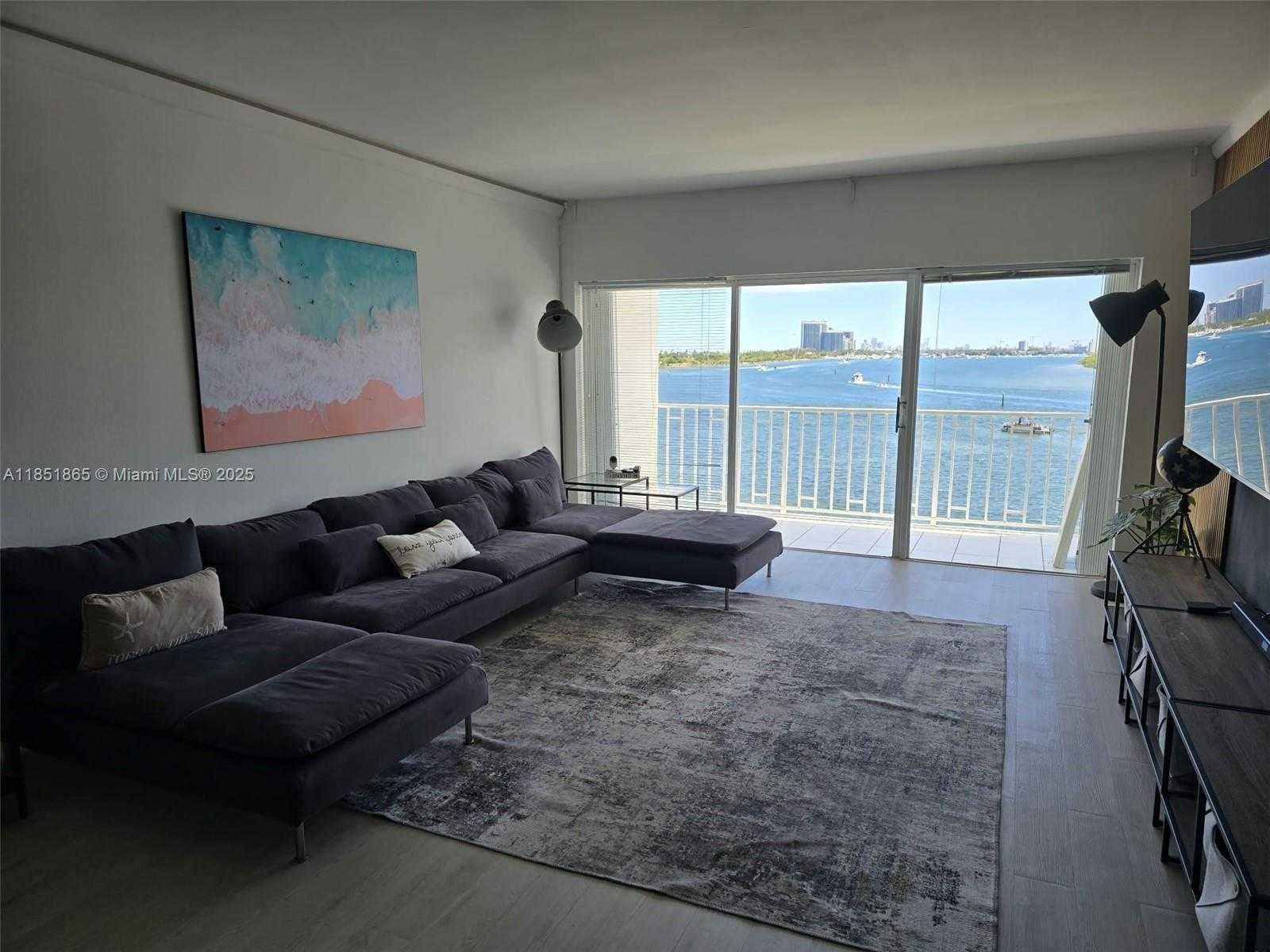 Small Image of 500 BAYVIEW DR #424, Sunny Isles Beach Number 8