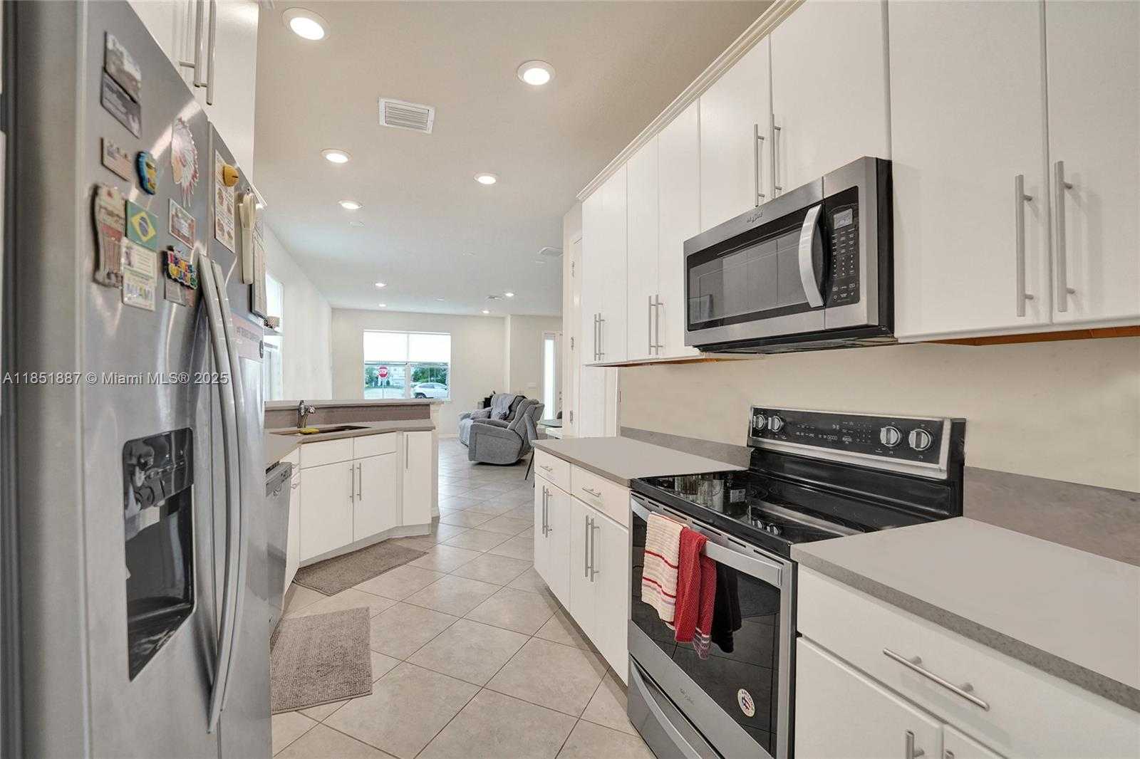 Small Image of 4810 EUCALYPTUS DR #1, Hollywood Number 14