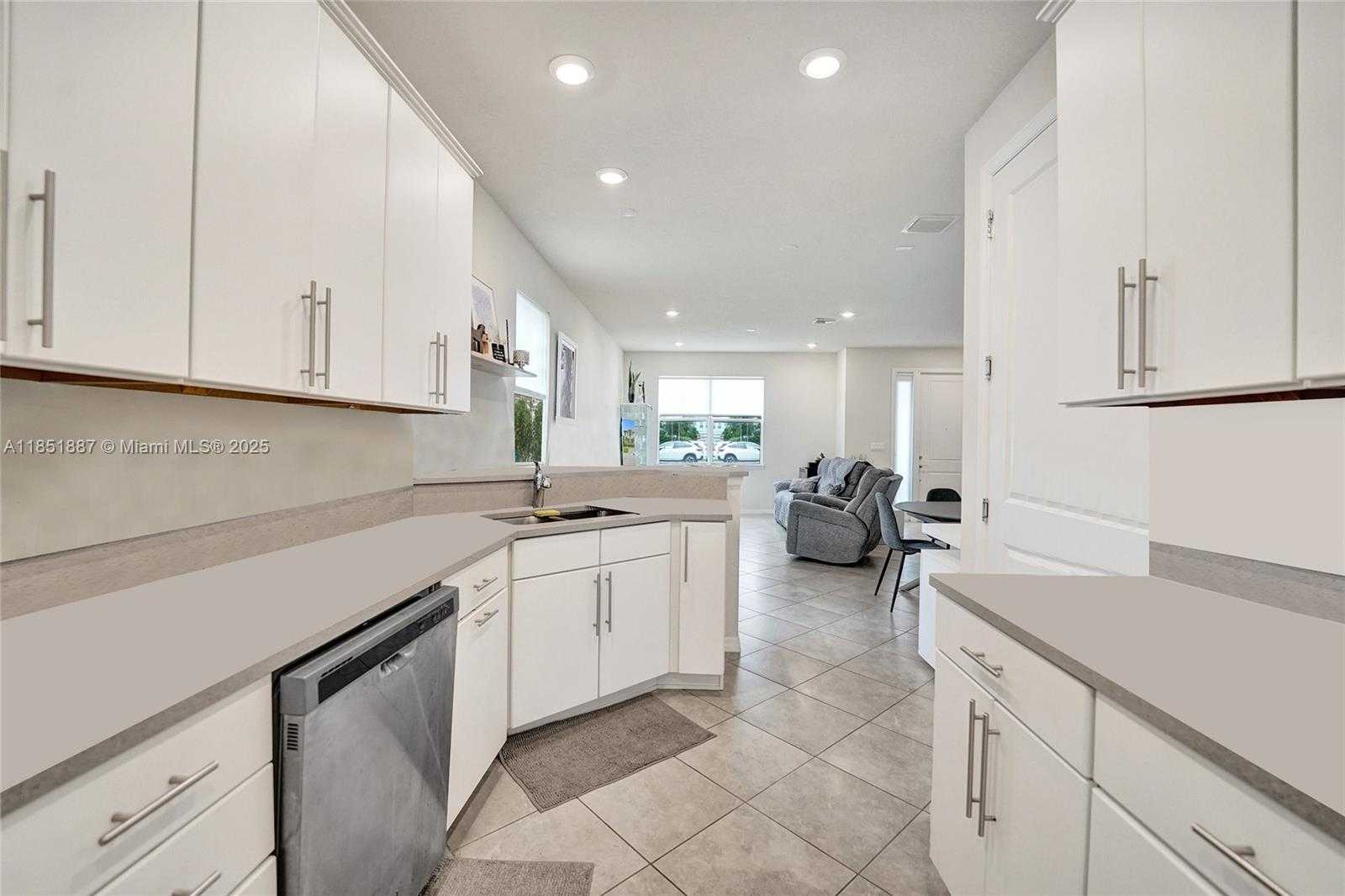 Small Image of 4810 EUCALYPTUS DR #1, Hollywood Number 15