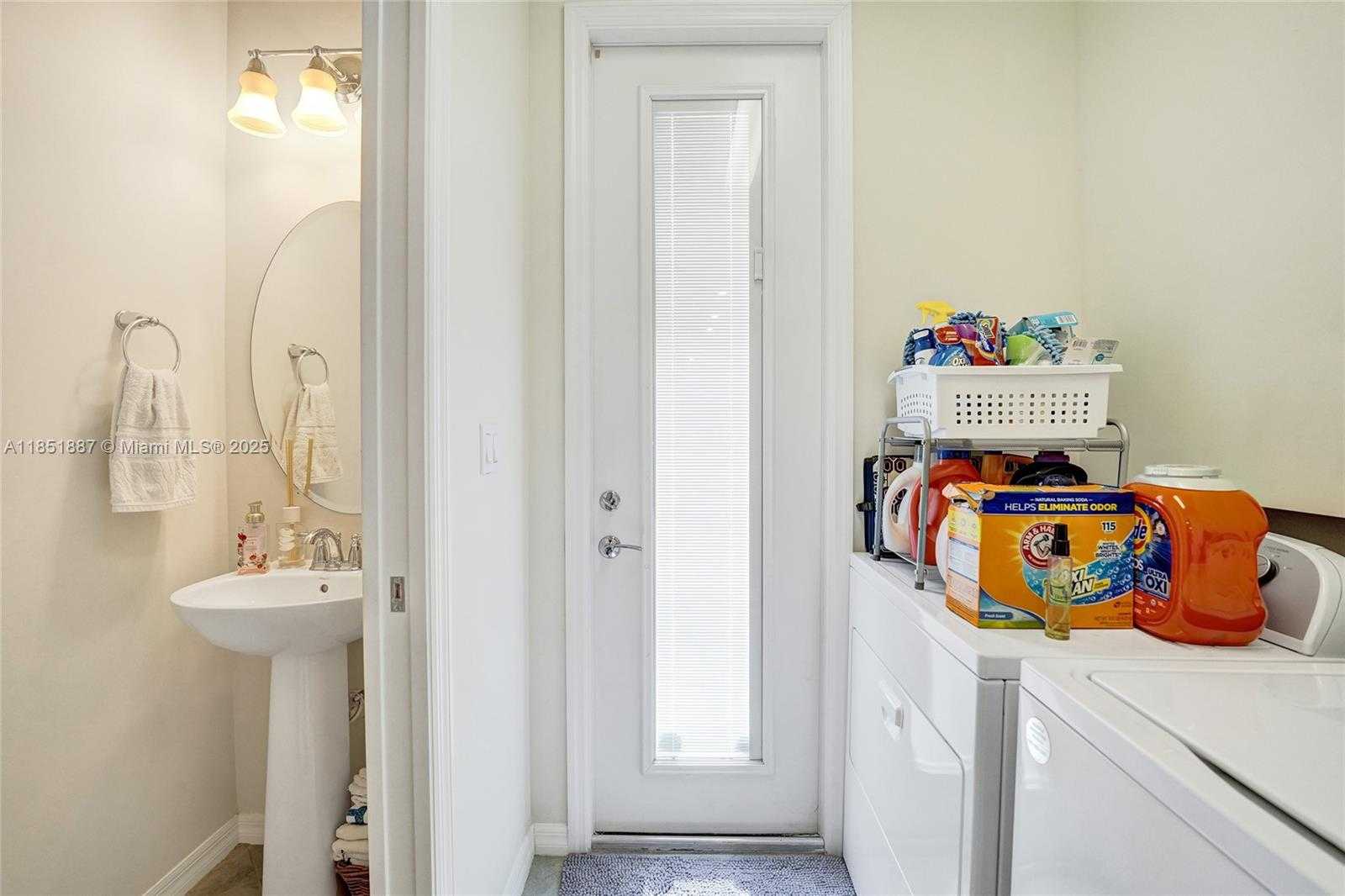 Small Image of 4810 EUCALYPTUS DR #1, Hollywood Number 16