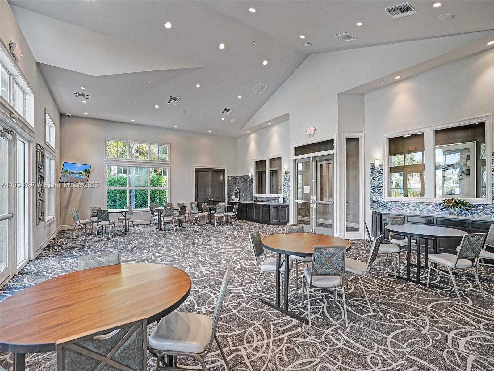 Small Image of 4810 EUCALYPTUS DR #1, Hollywood Number 20