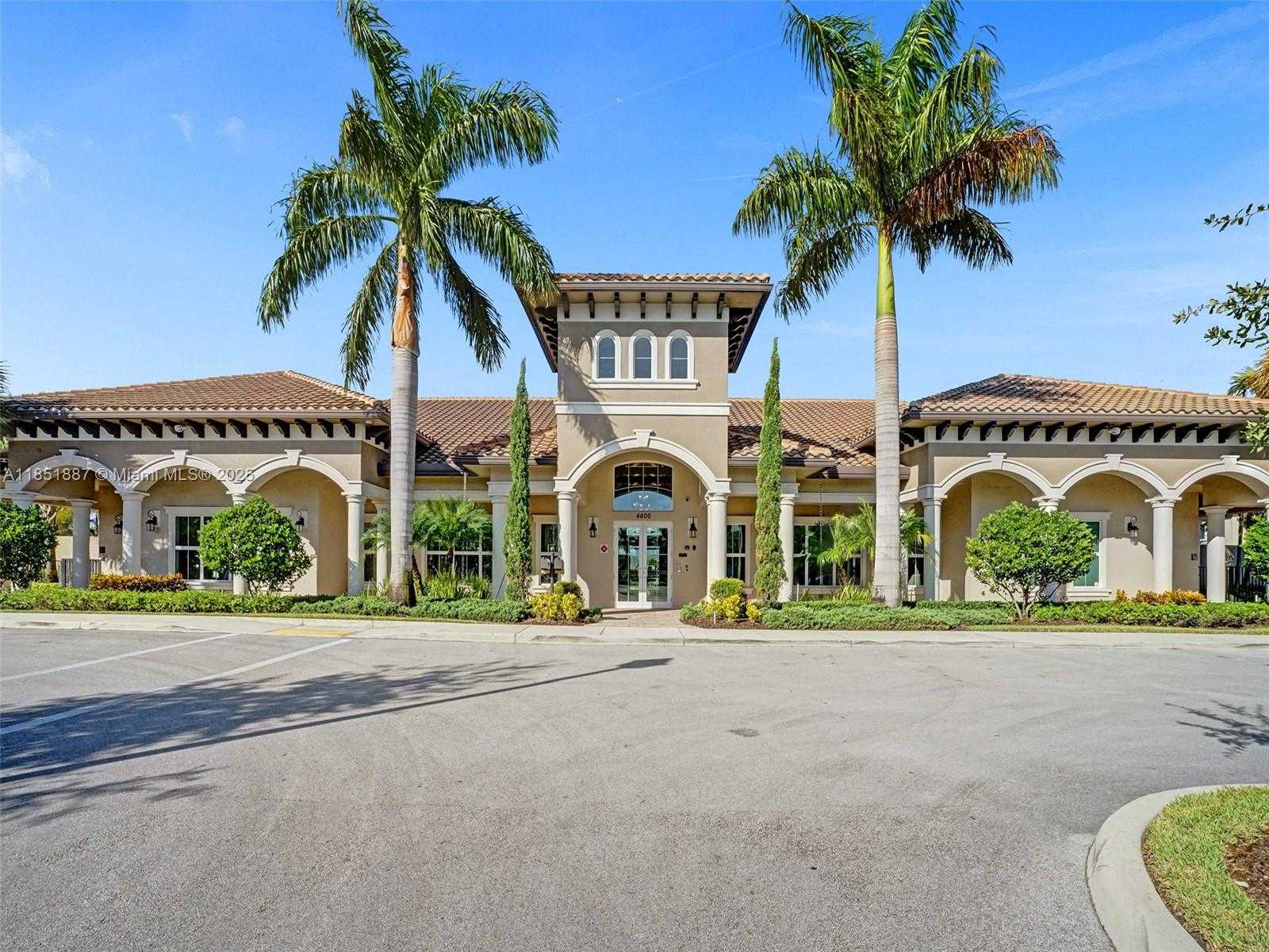 Small Image of 4810 EUCALYPTUS DR #1, Hollywood Number 30