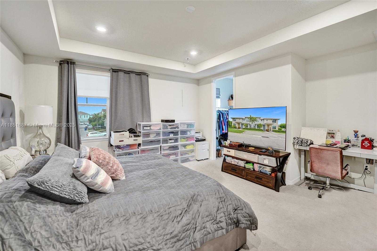 Small Image of 4810 EUCALYPTUS DR #1, Hollywood Number 6
