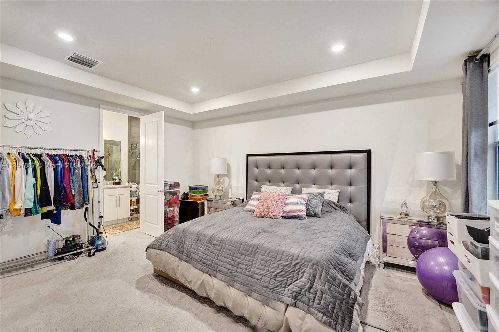 Small Image of 4810 EUCALYPTUS DR #1, Hollywood Number 7