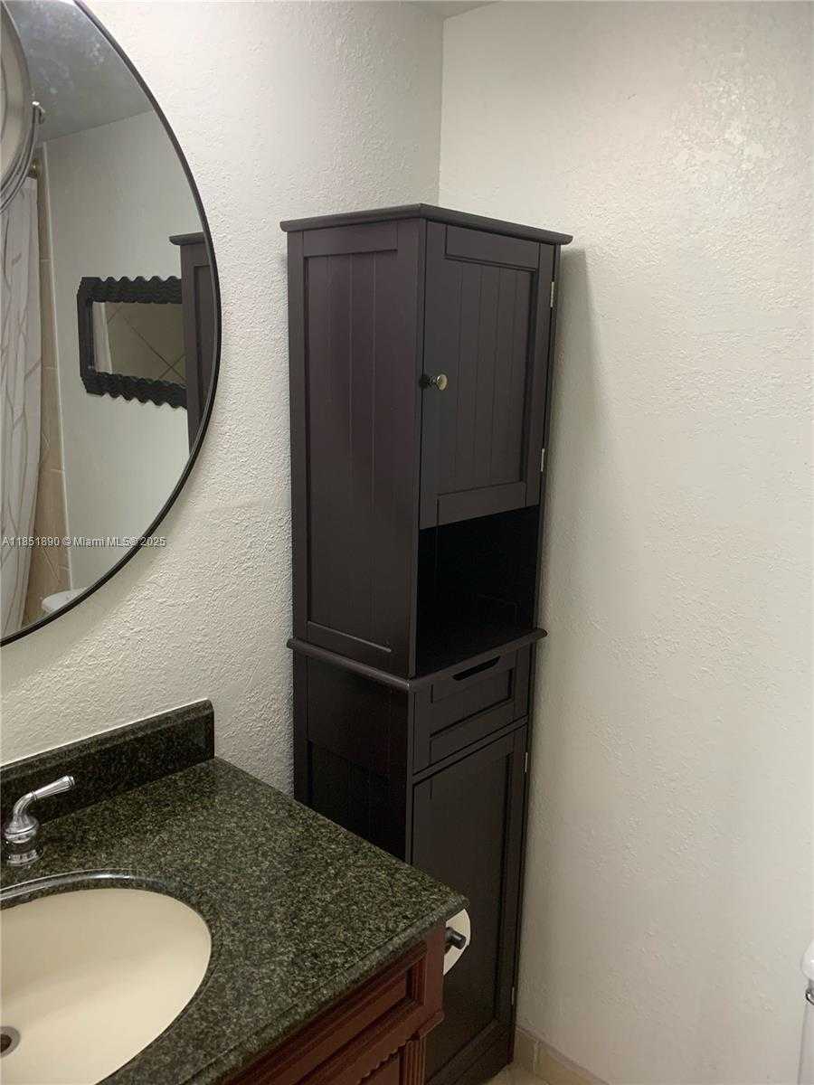 Small Image of 6770 INDIAN CREEK DR #5A, Miami Beach Number 15