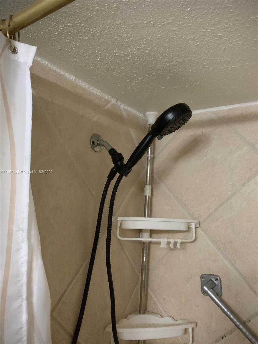 Small Image of 6770 INDIAN CREEK DR #5A, Miami Beach Number 16