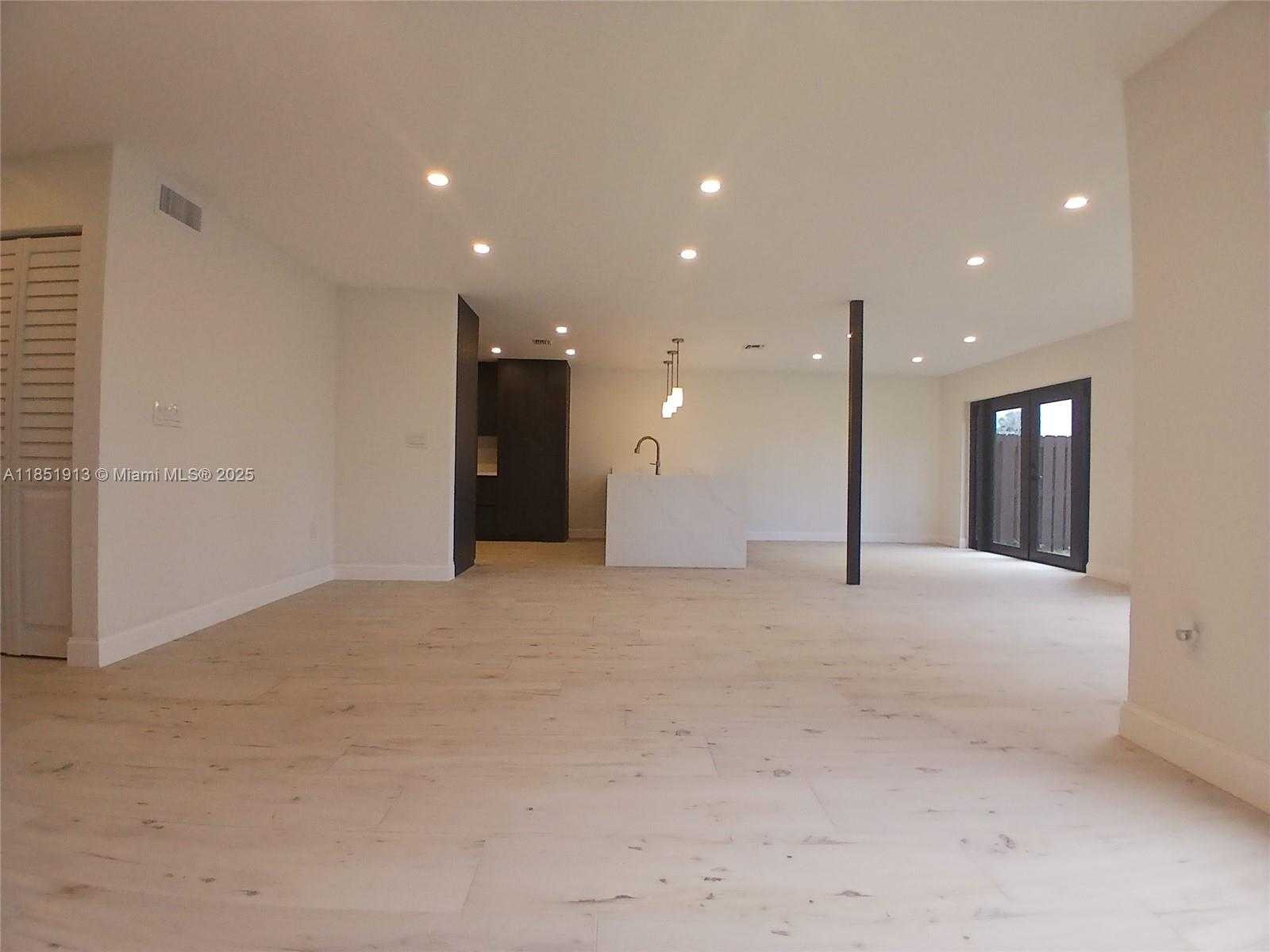 Small Image of 1070 SOUTH WEST 135TH PL, Miami Number 10