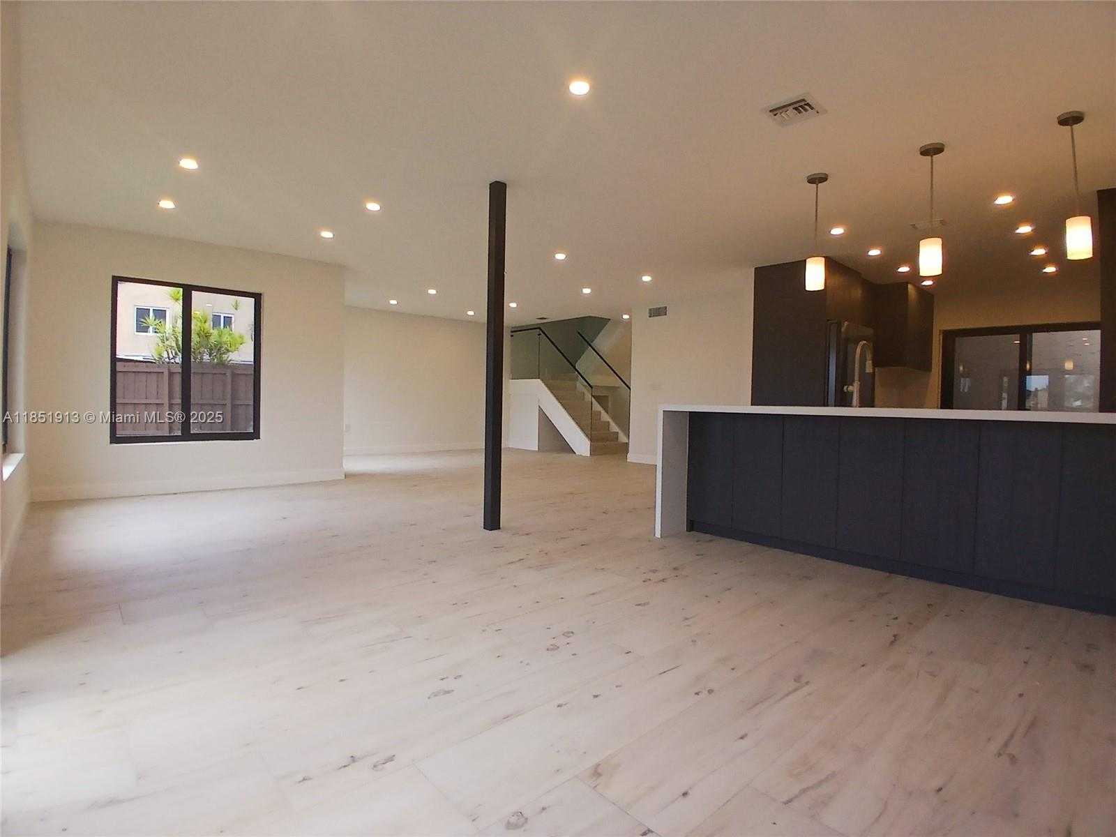 Small Image of 1070 SOUTH WEST 135TH PL, Miami Number 11