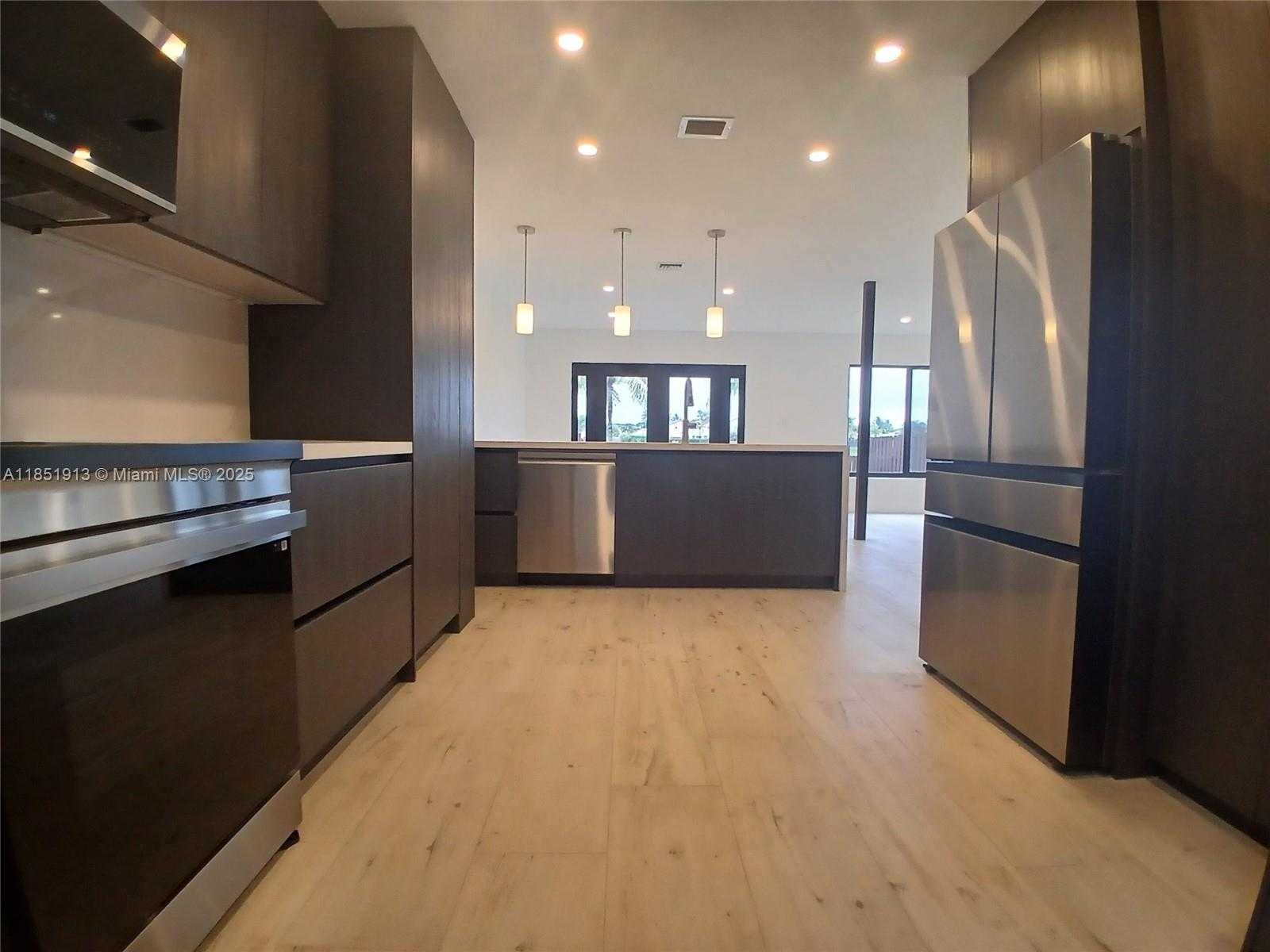 Small Image of 1070 SOUTH WEST 135TH PL, Miami Number 13