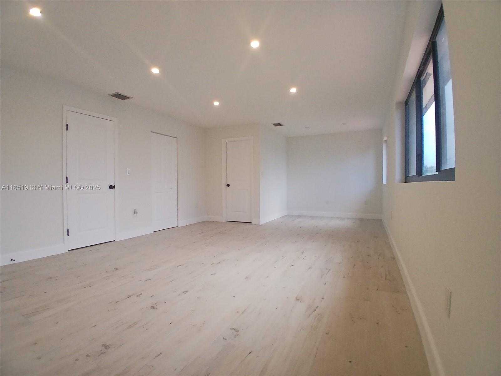 Small Image of 1070 SOUTH WEST 135TH PL, Miami Number 14