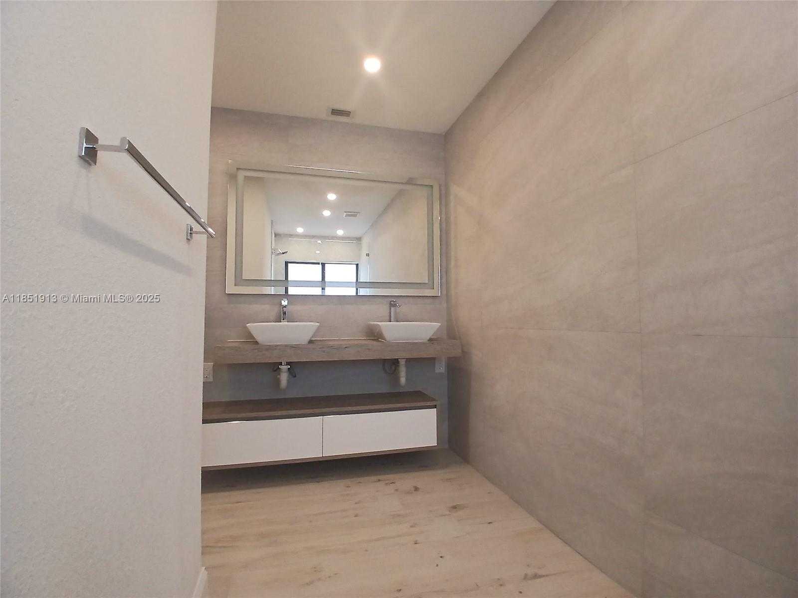 Small Image of 1070 SOUTH WEST 135TH PL, Miami Number 17