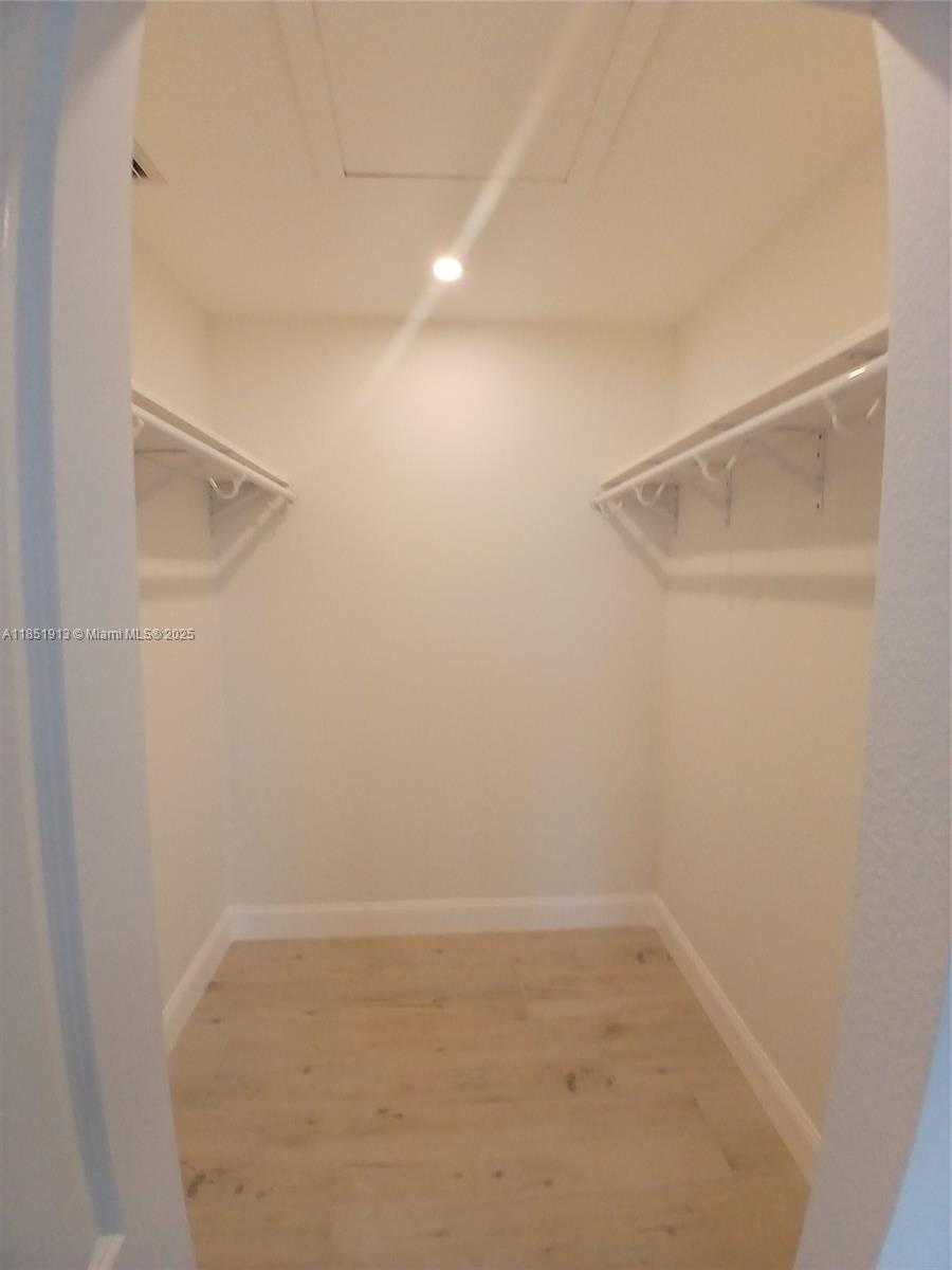 Small Image of 1070 SOUTH WEST 135TH PL, Miami Number 20