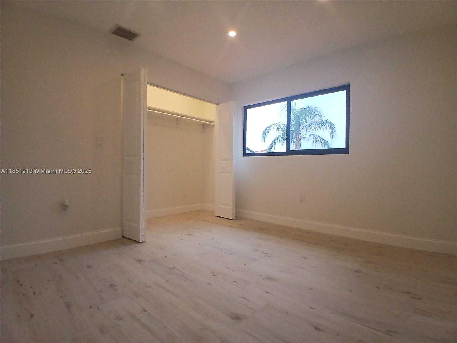 Small Image of 1070 SOUTH WEST 135TH PL, Miami Number 23