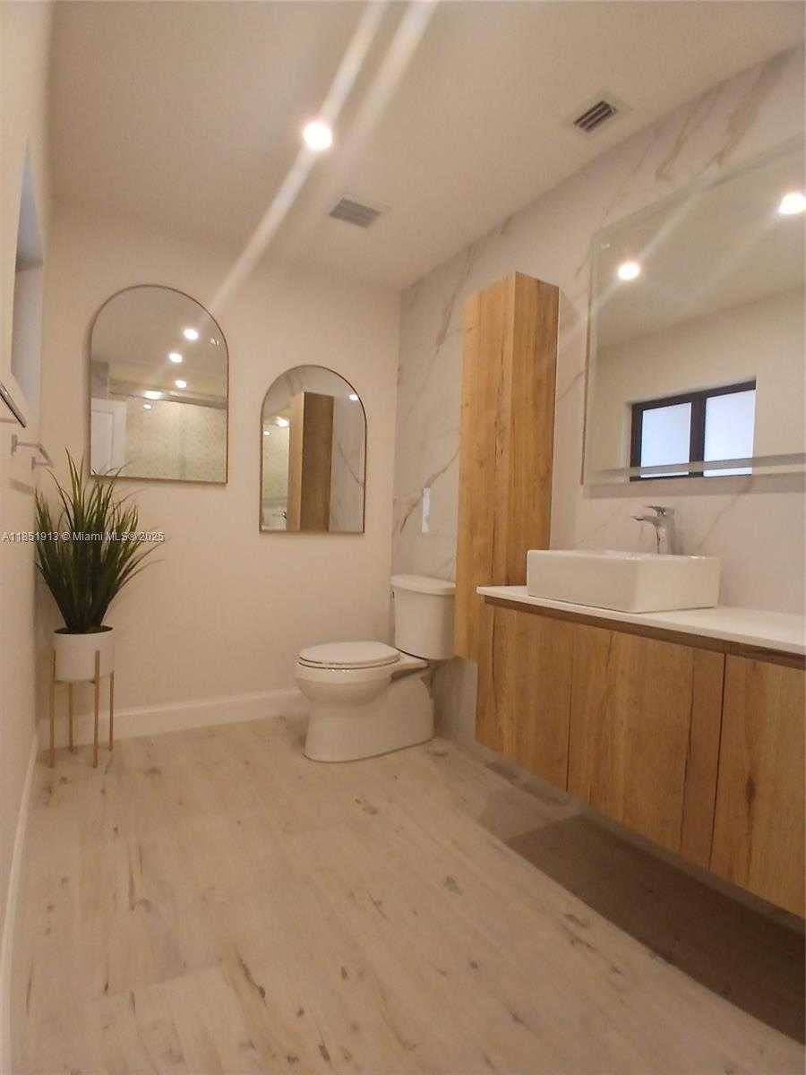 Small Image of 1070 SOUTH WEST 135TH PL, Miami Number 24