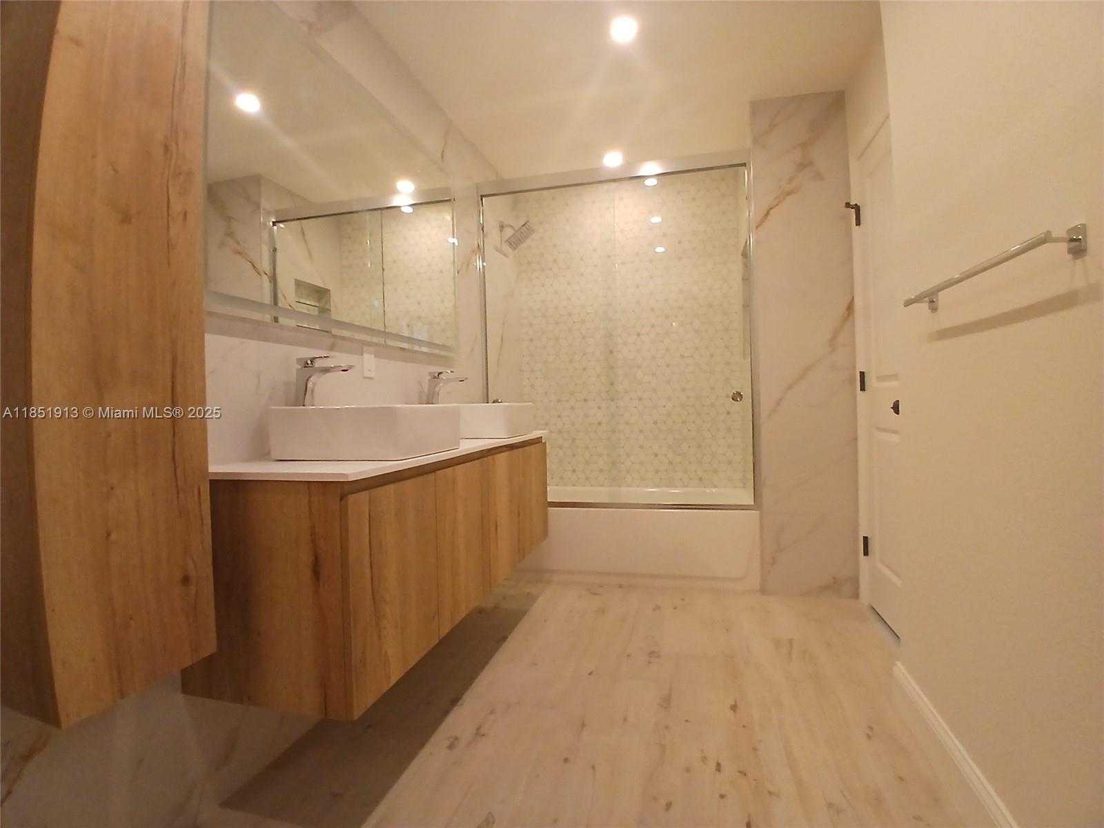 Small Image of 1070 SOUTH WEST 135TH PL, Miami Number 25