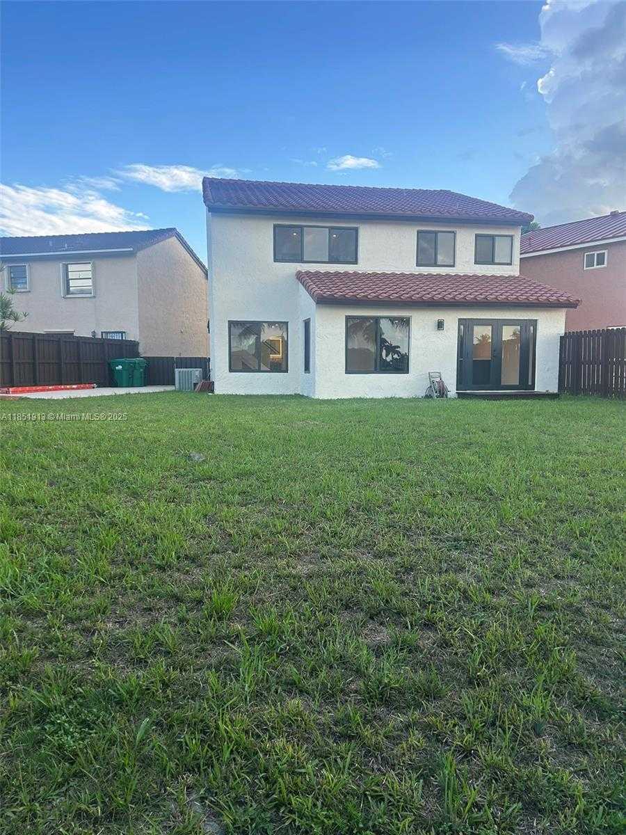 Small Image of 1070 SOUTH WEST 135TH PL, Miami Number 26