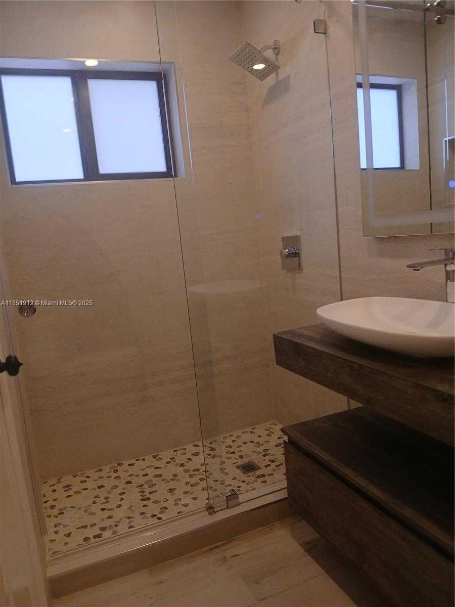 Small Image of 1070 SOUTH WEST 135TH PL, Miami Number 5
