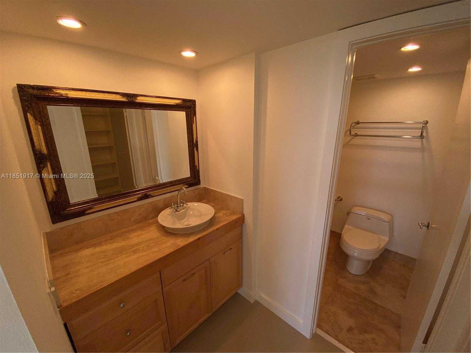 Small Image of 801 NORTH VENETIAN DRIVE #202, Miami Number 10