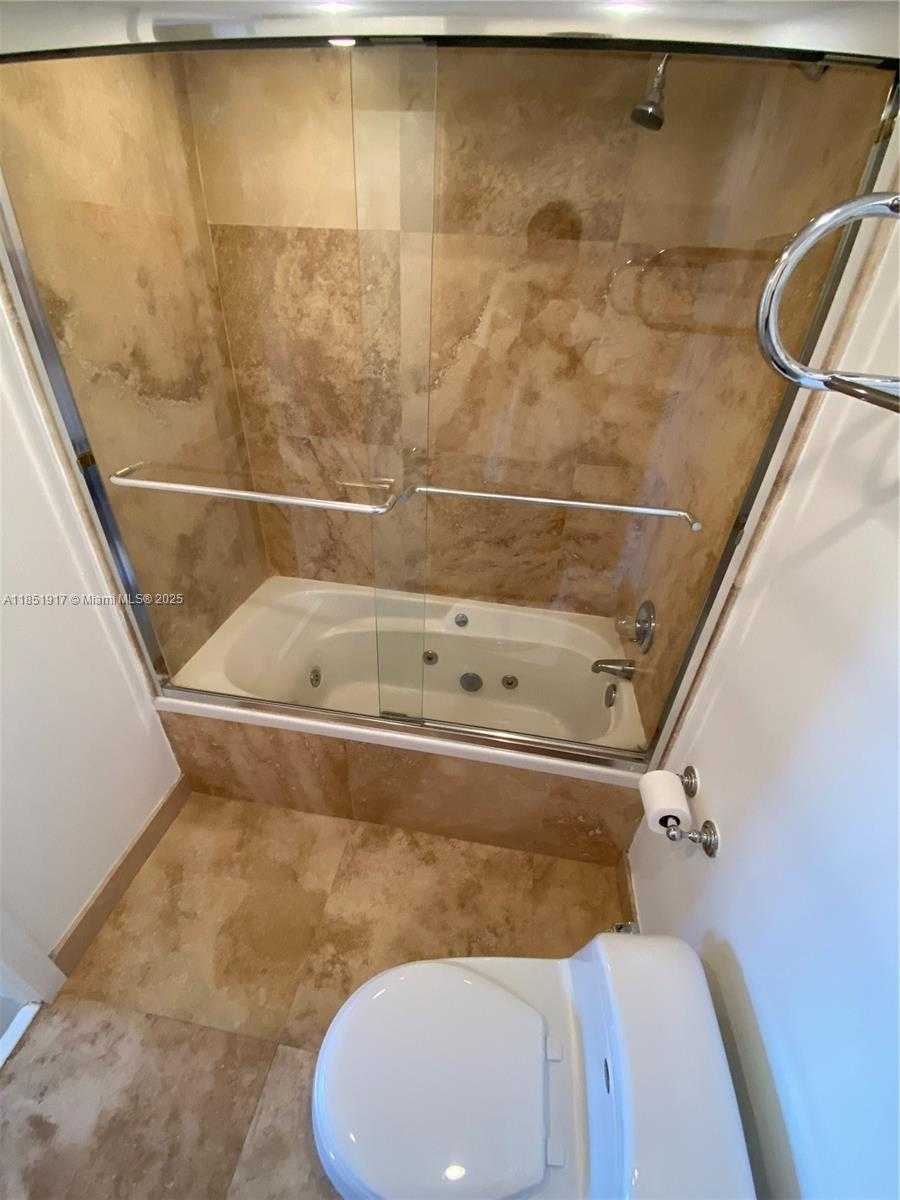 Small Image of 801 NORTH VENETIAN DRIVE #202, Miami Number 11