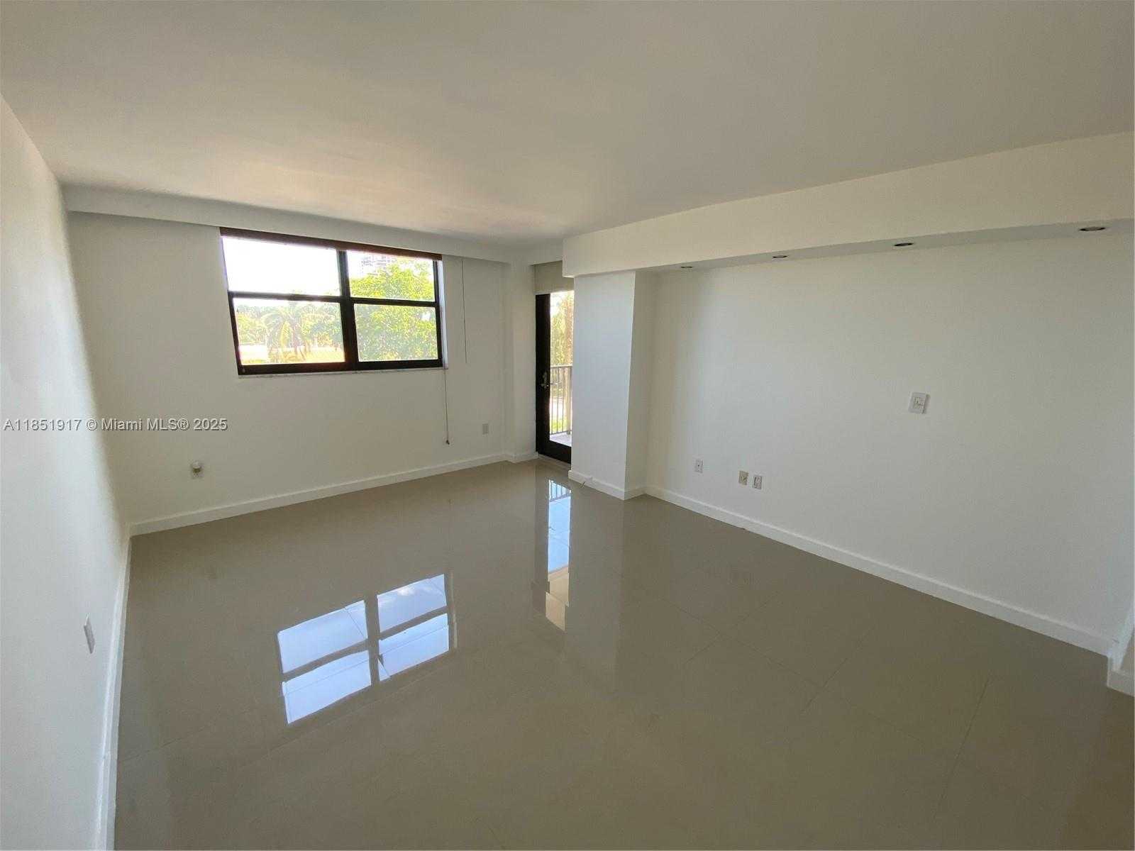 Small Image of 801 NORTH VENETIAN DRIVE #202, Miami Number 13
