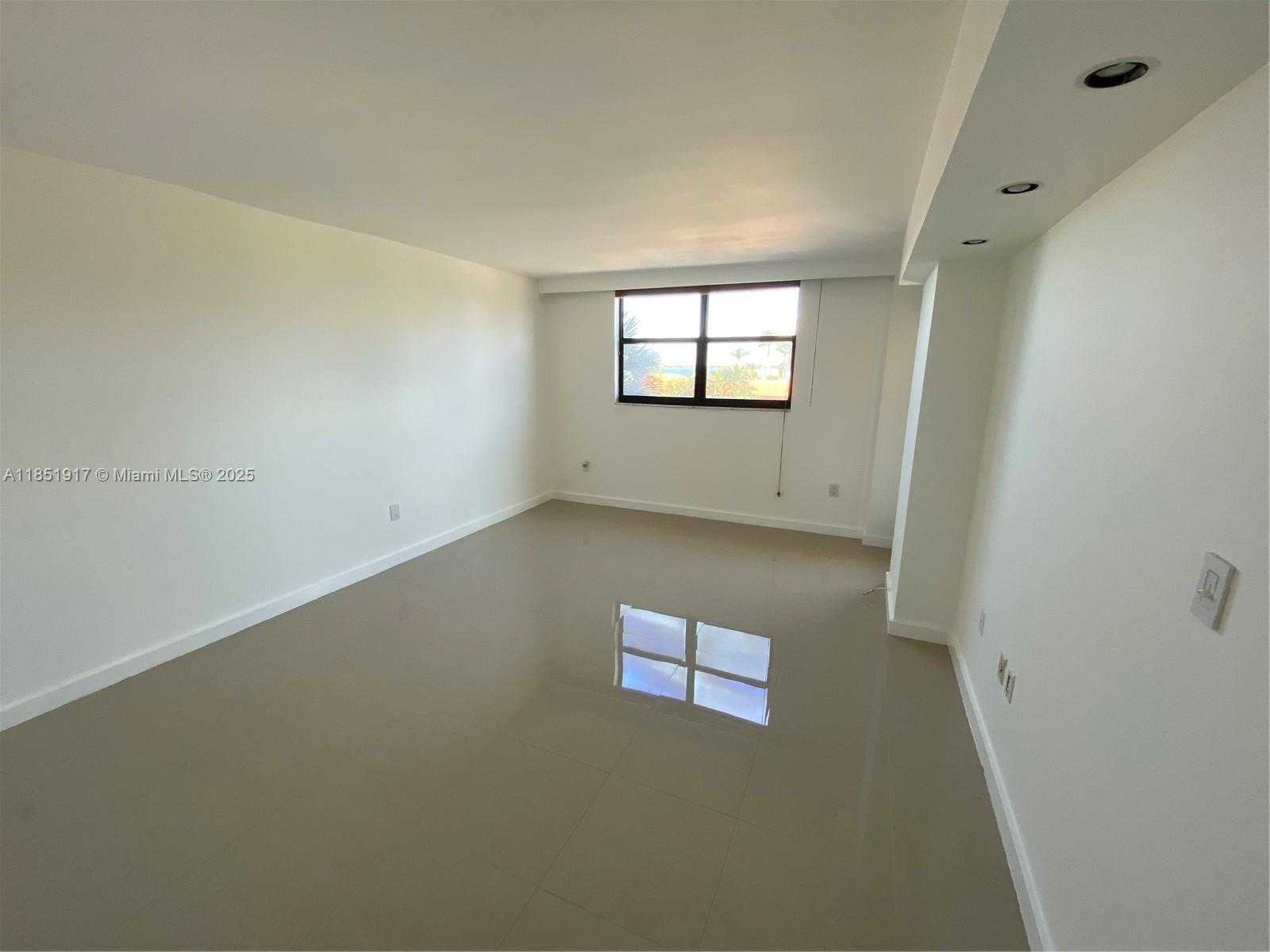 Small Image of 801 NORTH VENETIAN DRIVE #202, Miami Number 14
